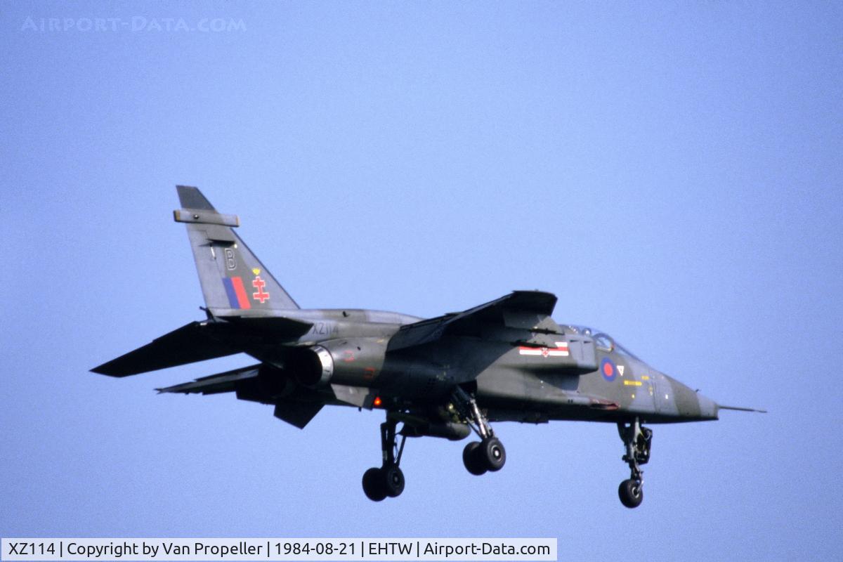 XZ114, 1976 Sepecat Jaguar GR.3A C/N S.115, Royal Air Force 41 sqn Jaguar GR.1 landing at Twente air base, the Netherlands, 1984