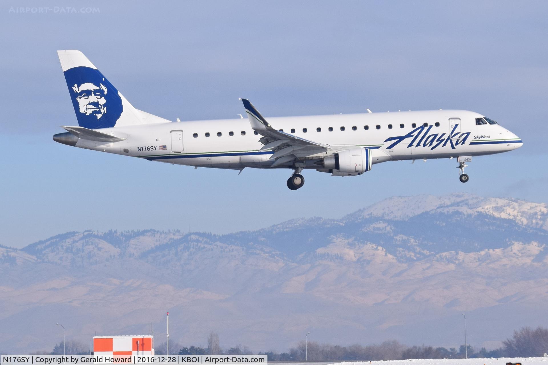 N176SY, 2015 Embraer 175LR (ERJ-170-200LR) C/N 17000533, Landing RWY 10R.
