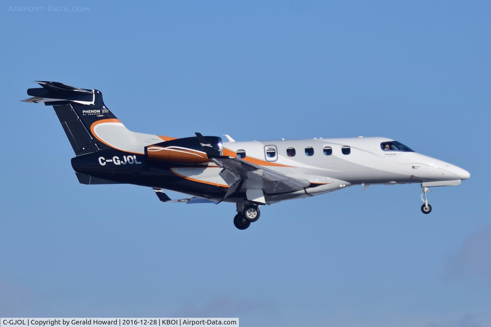 C-GJOL, 2012 Embraer EMB-505 Phenom 300 C/N 50500089, Landing RWY 10R.