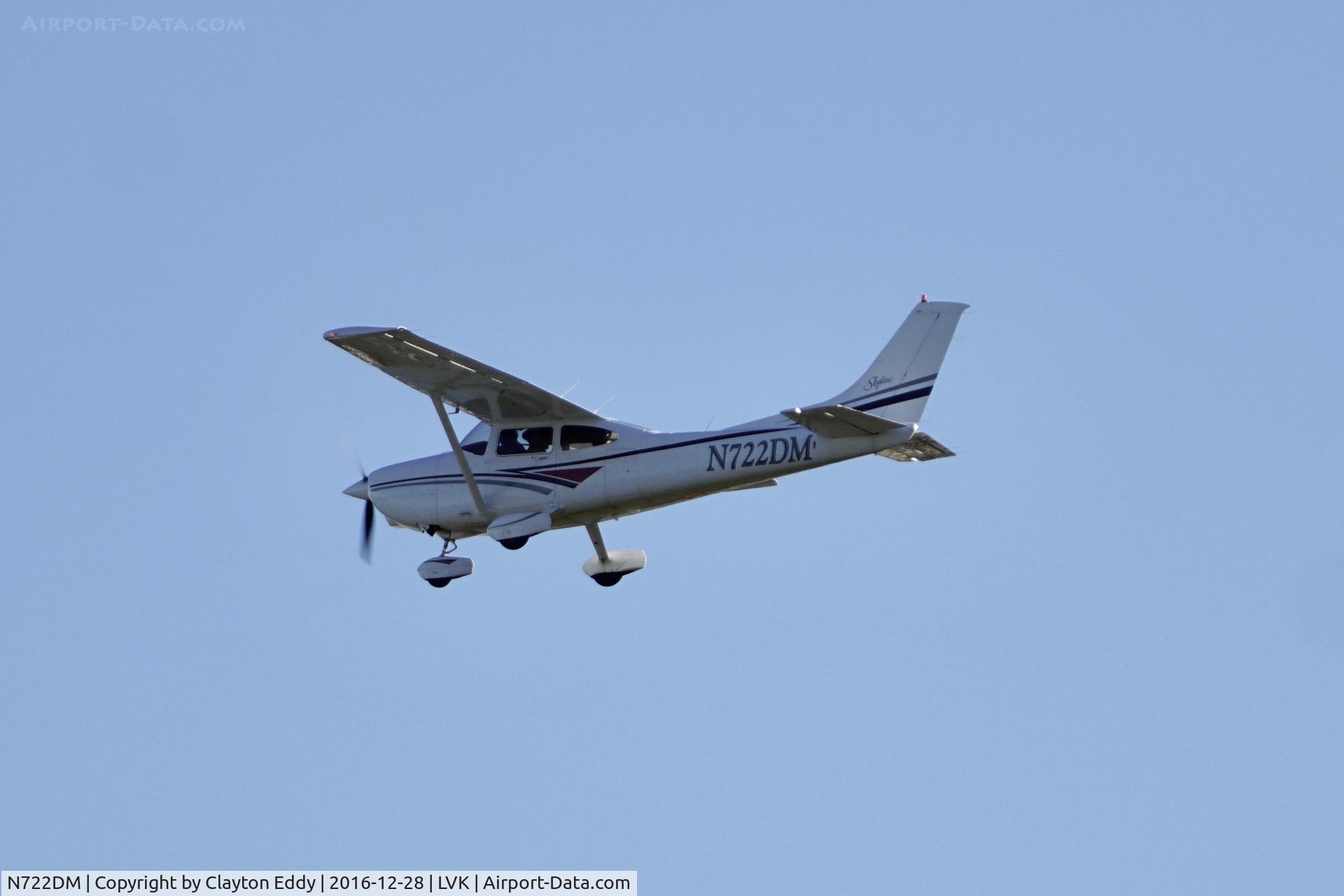 N722DM, 1998 Cessna 182S Skylane C/N 18280199, Departing runway 7L at LVK 2016.