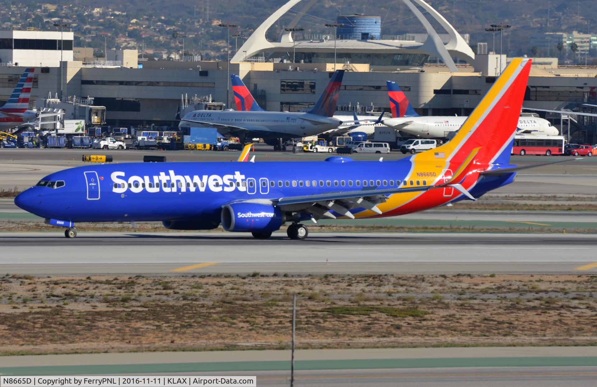 N8665D, 2015 Boeing 737-8H4 C/N 36652, Southwest B738 vacating the runway.