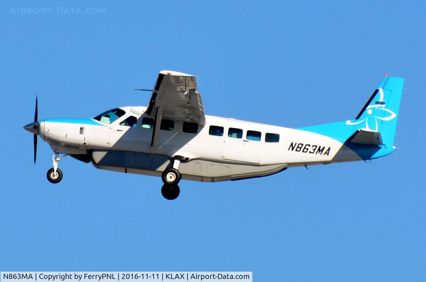 N863MA, 2004 Cessna 208B Grand Caravan C/N 208B1049, Ce208B Caravan, the smallest aircraft on scheduled service in LAX.