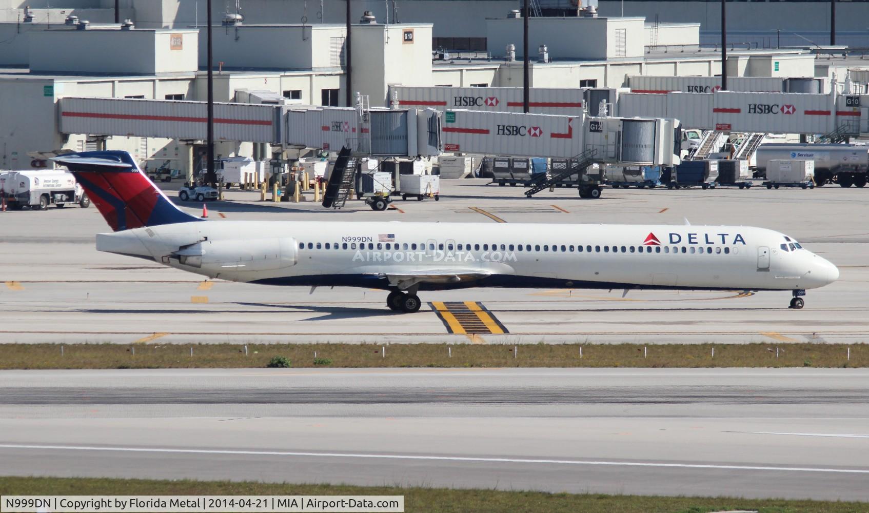N999DN, 1992 McDonnell Douglas MD-88 C/N 53371, Delta