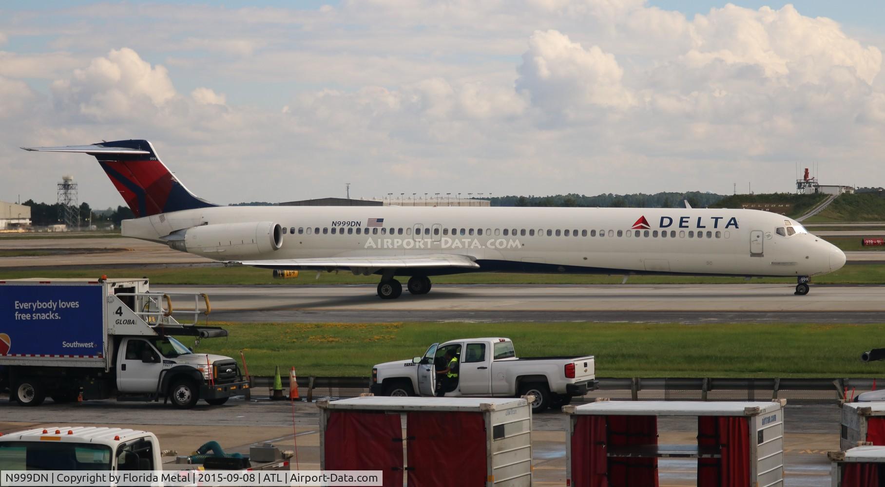 N999DN, 1992 McDonnell Douglas MD-88 C/N 53371, Delta