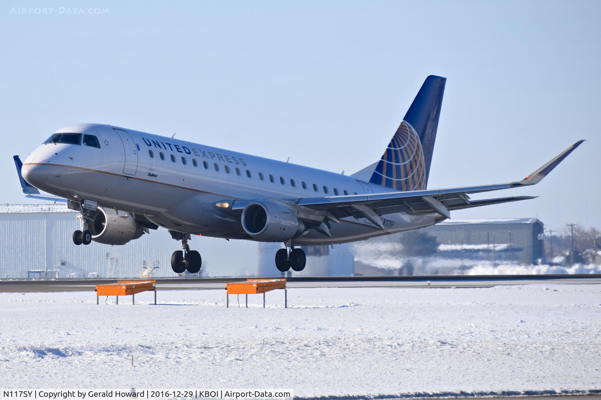 N117SY, 2014 Embraer 175LR (ERJ-170-200LR) C/N 17000416, Landing RWY 10L.
