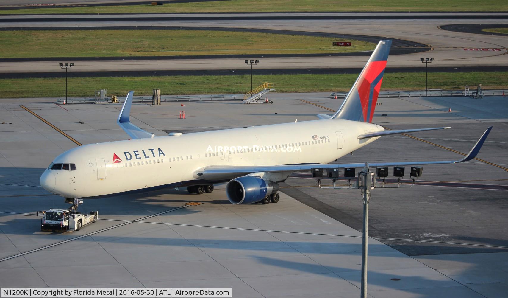 N1200K, 1998 Boeing 767-332 C/N 28457, Delta