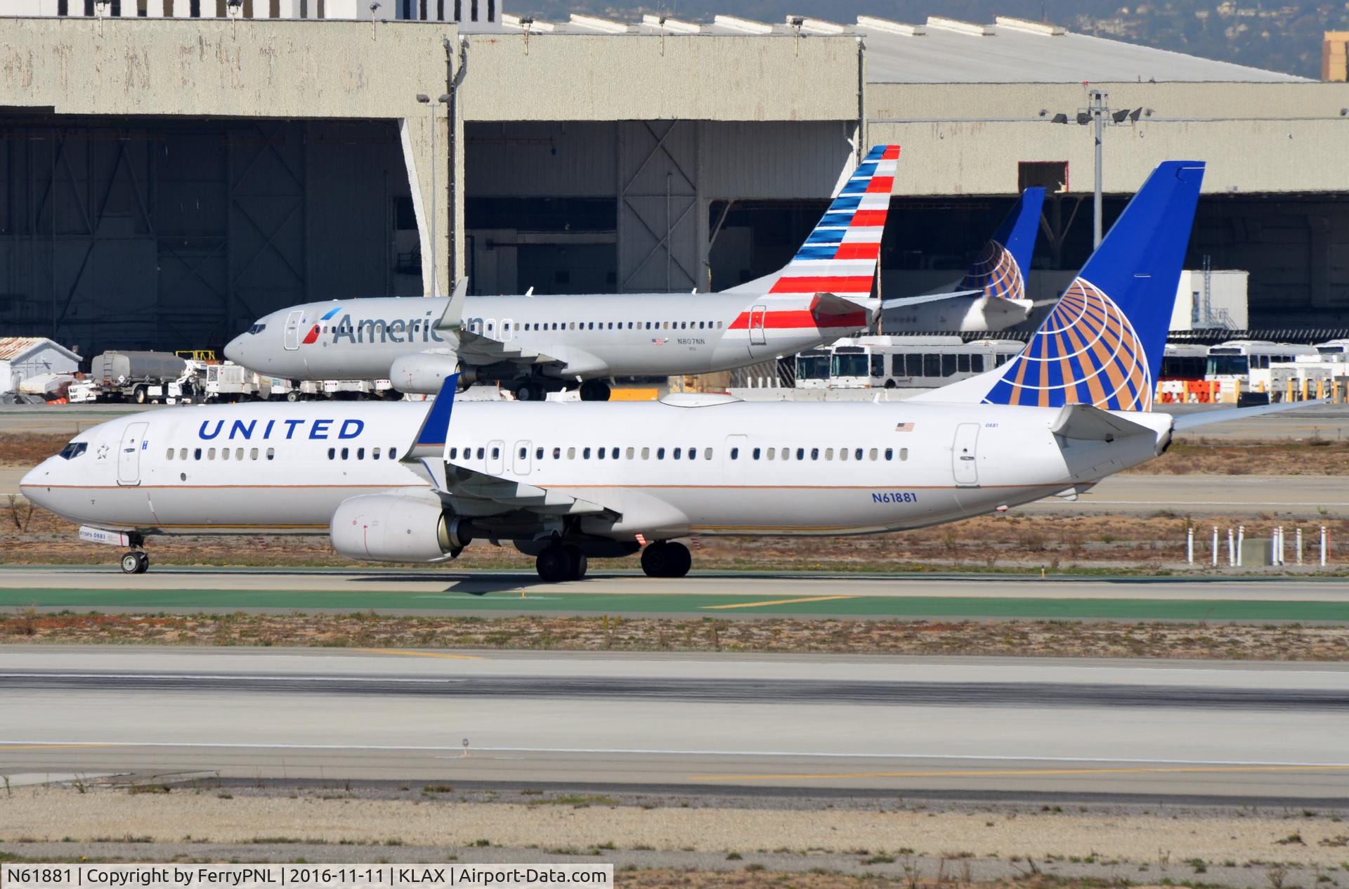 N61881, 2015 Boeing 737-924/ER C/N 42200, United B739 rolling past.