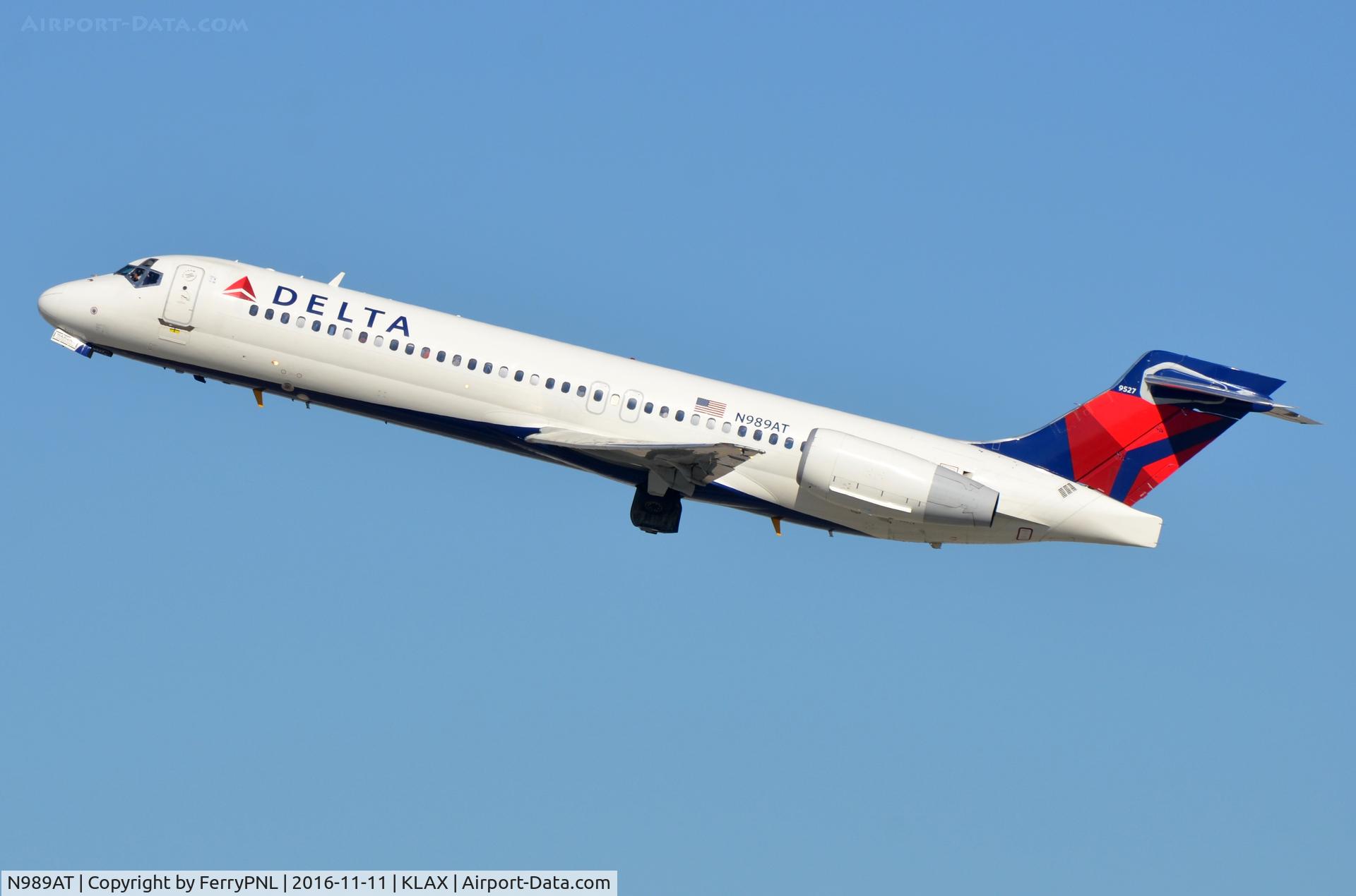 N989AT, 2001 Boeing 717-200 C/N 55152, Delta B717 climbing out of LAX