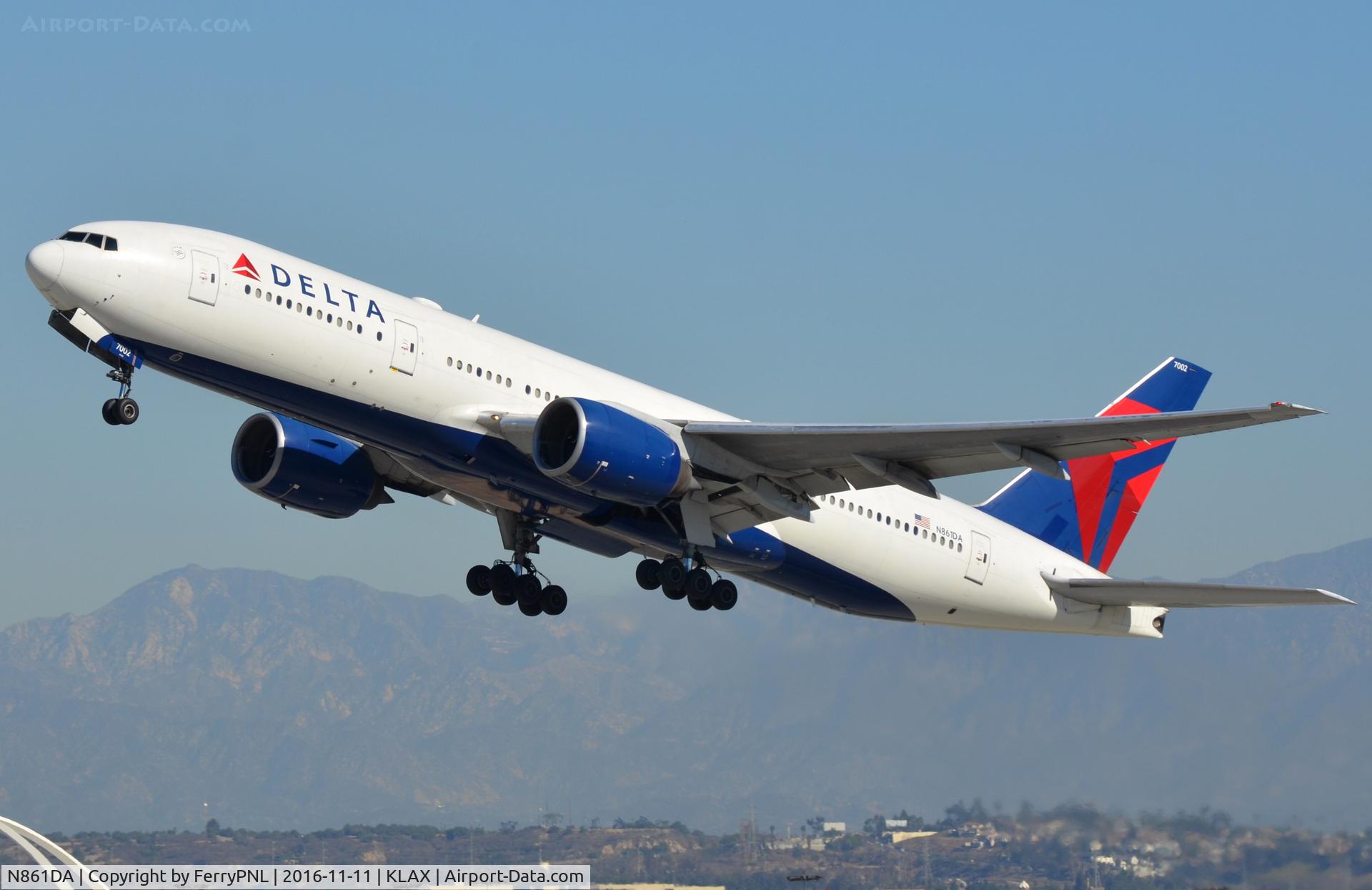 N861DA, 1999 Boeing 777-232 C/N 29952, Delt B772 departure from LAX