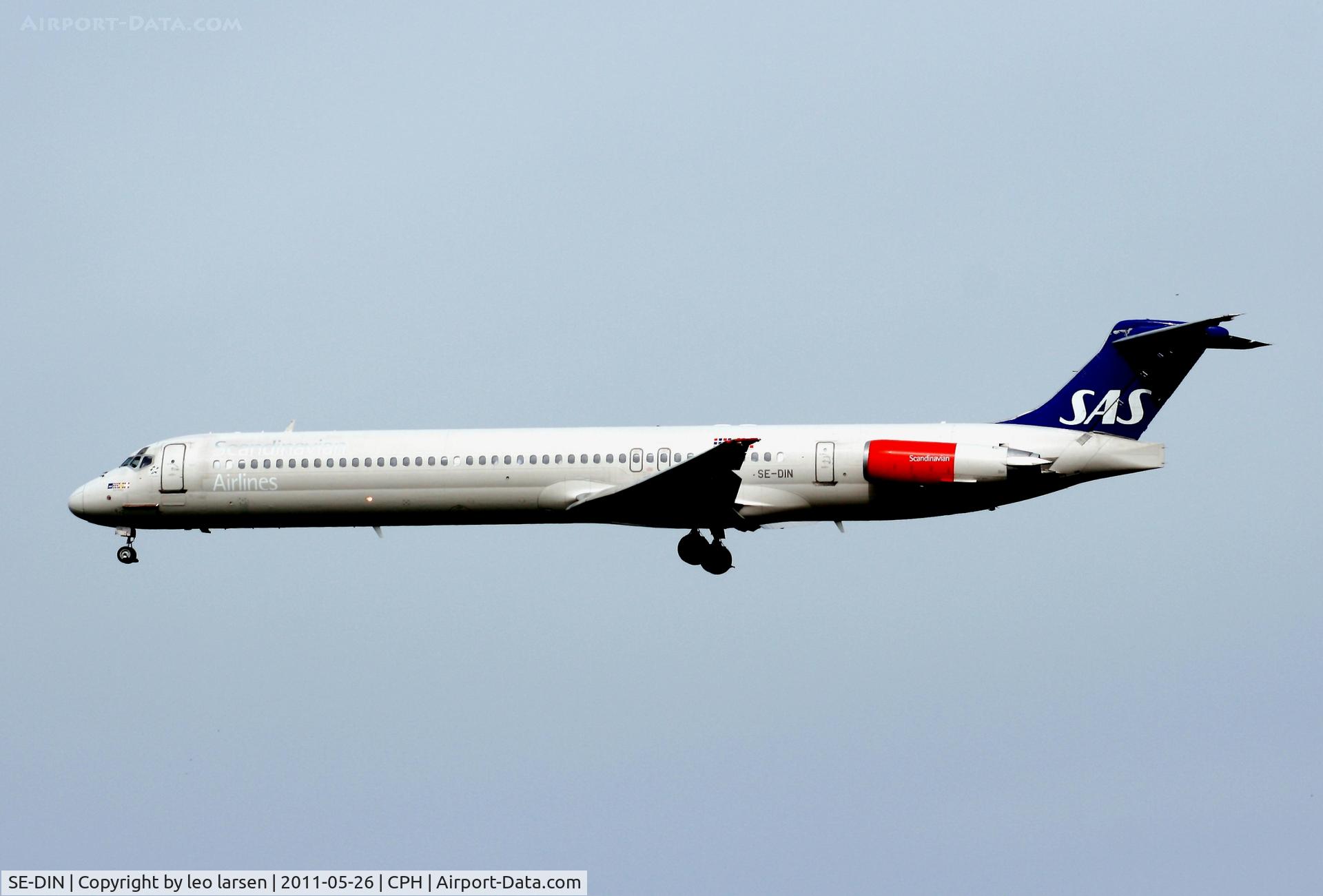 SE-DIN, 1990 McDonnell Douglas MD-82 (DC-9-82) C/N 49999, Copenhagen 26.5.11