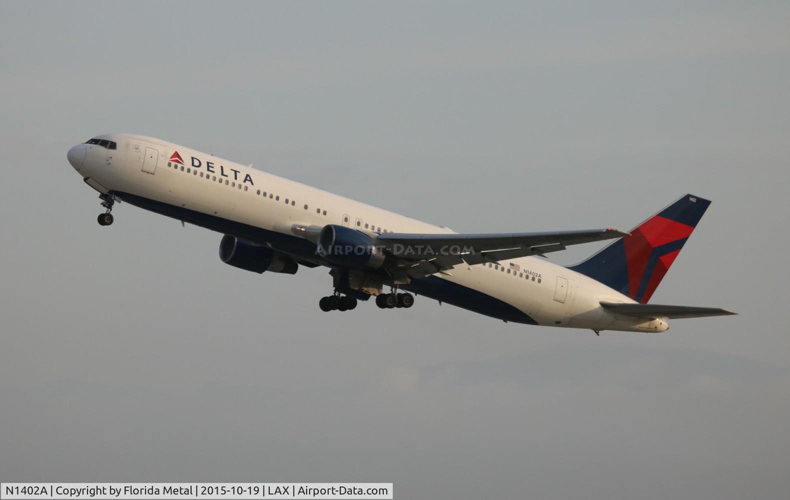 N1402A, 1993 Boeing 767-332 C/N 25989, Delta