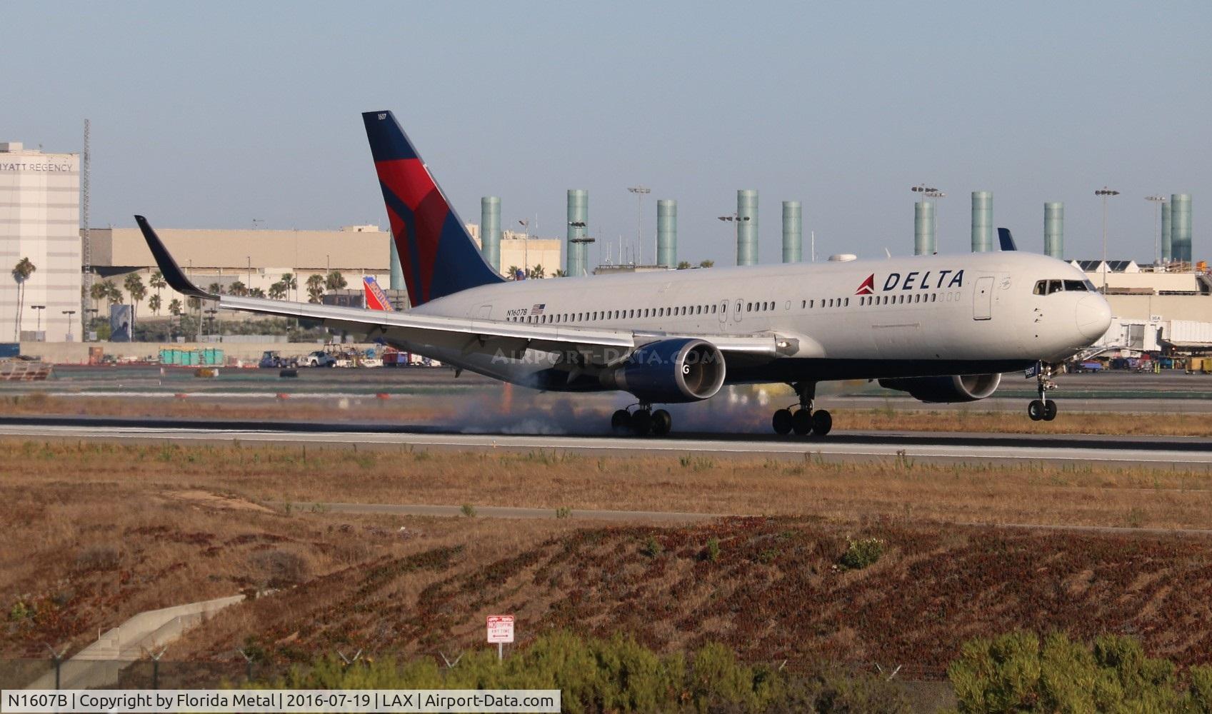 N1607B, 2000 Boeing 767-332 C/N 30388, Delta