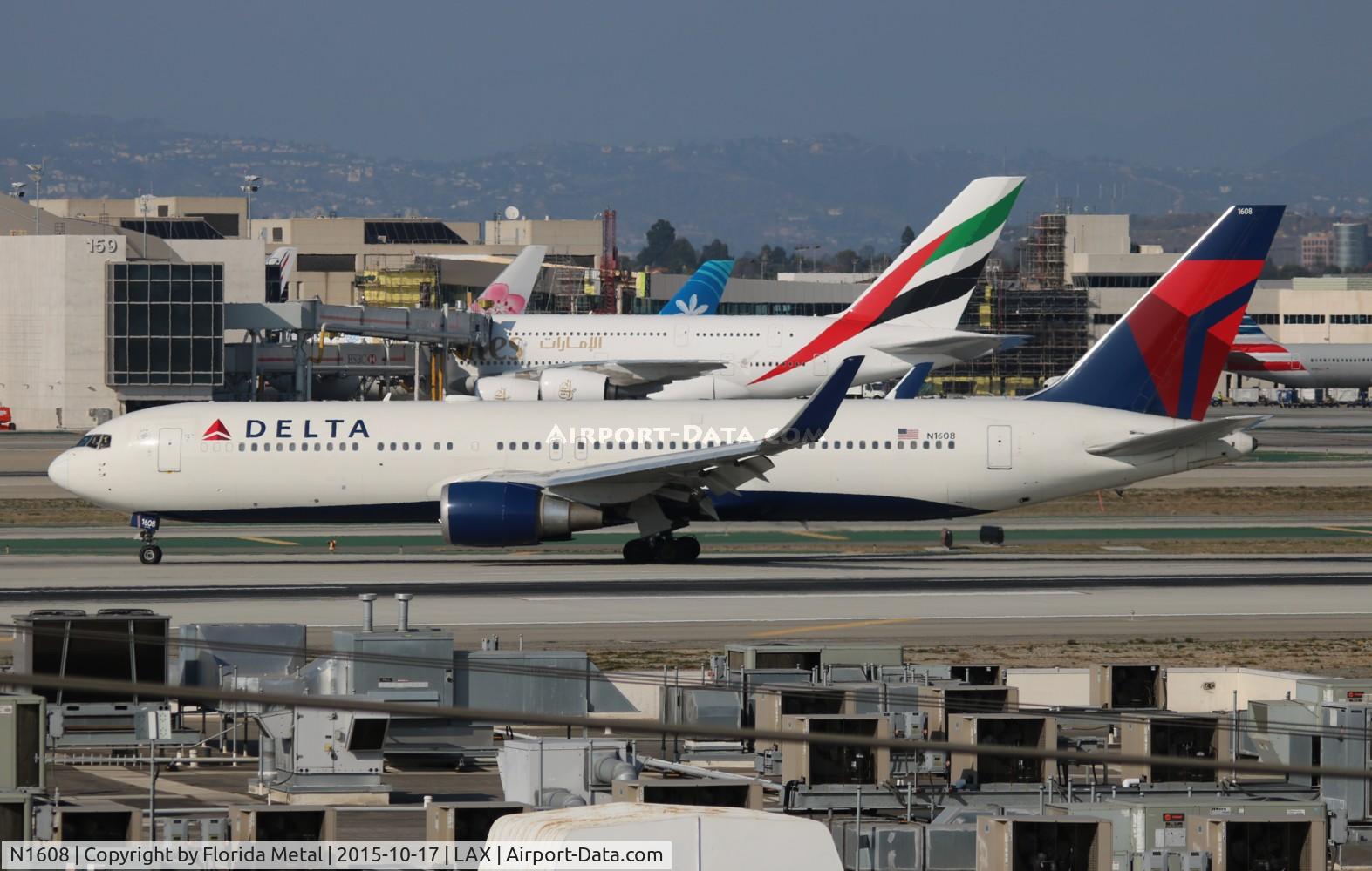 N1608, 2000 Boeing 767-332 C/N 30573, Delta