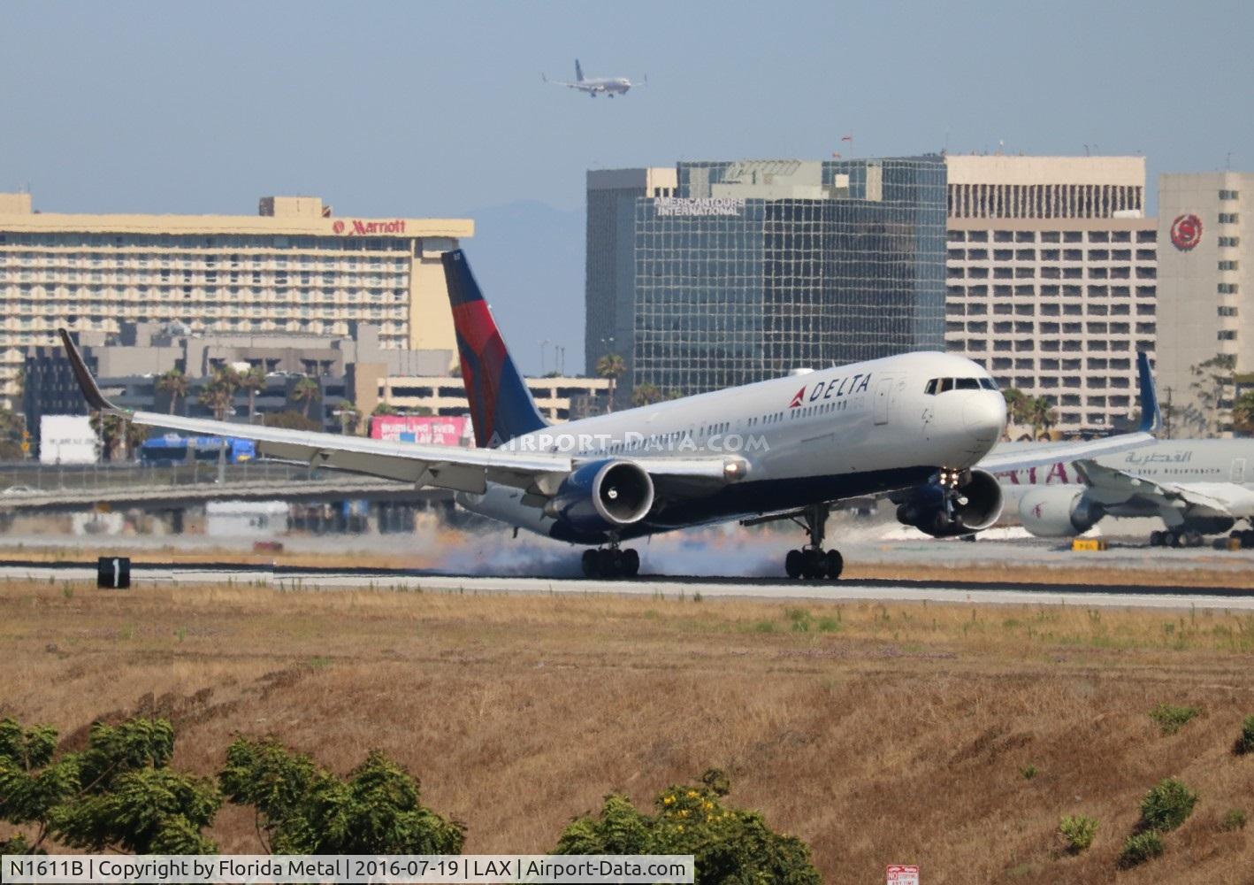 N1611B, 2000 Boeing 767-332/ERF C/N 30595, Delta