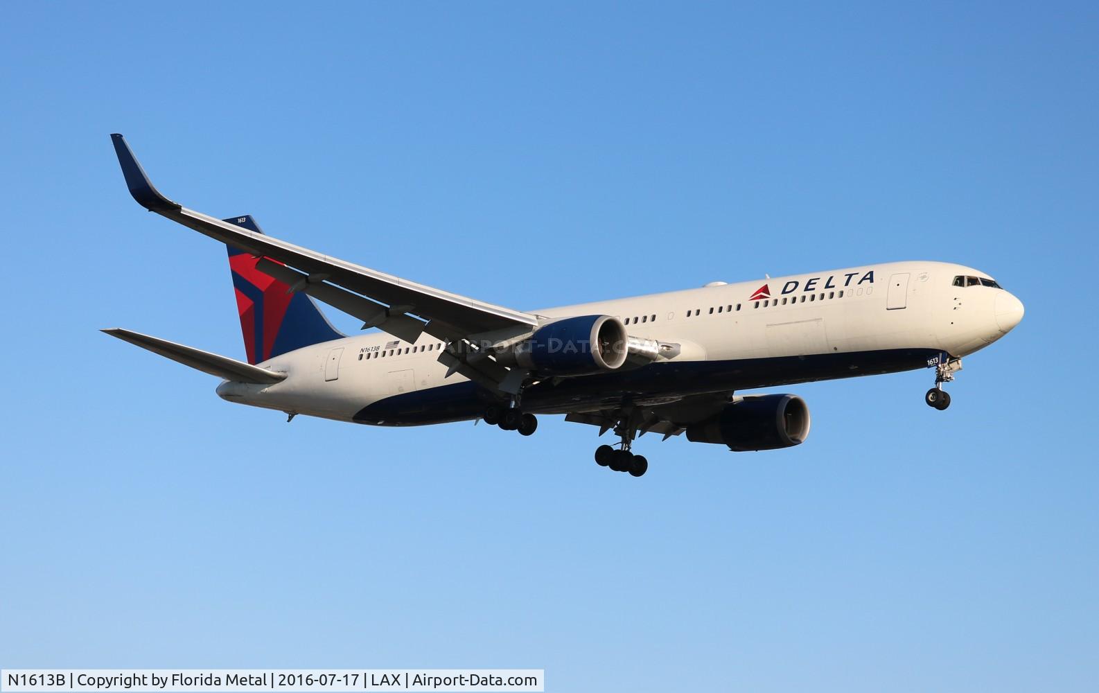 N1613B, 2001 Boeing 767-332 C/N 32776, Delta
