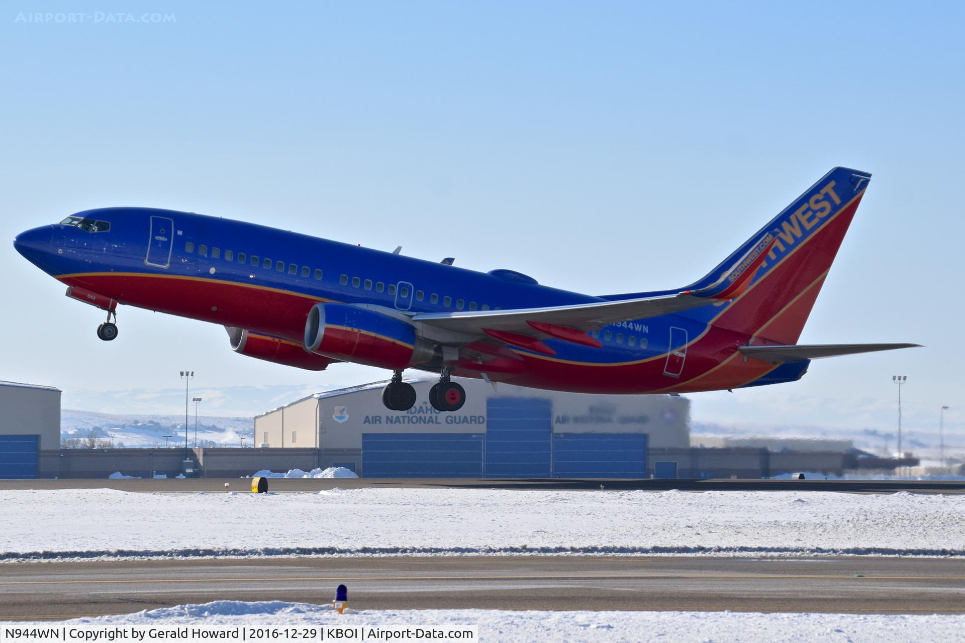 N944WN, 2010 Boeing 737-7H4 C/N 36659, Departing RWY 10L.