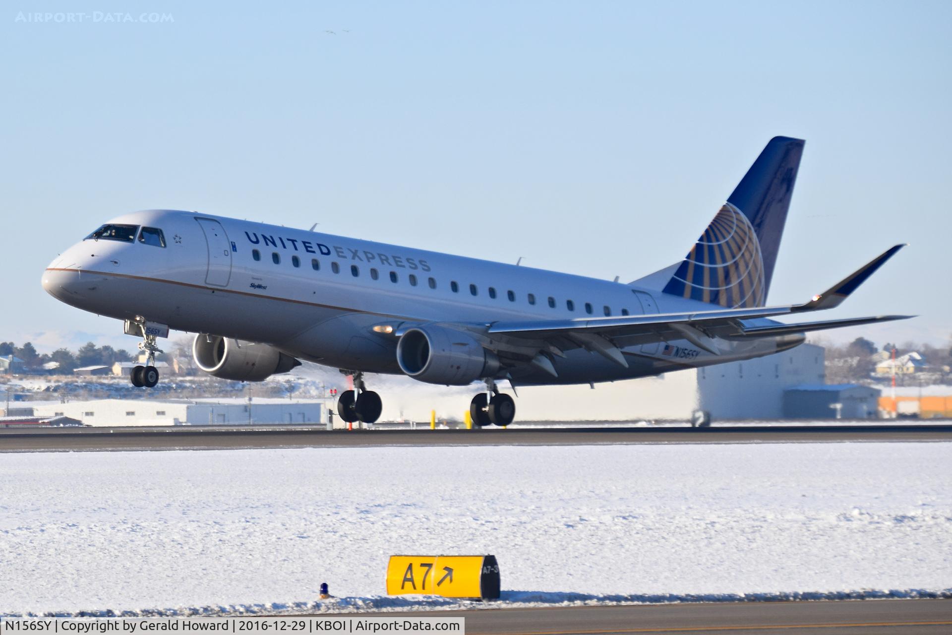N156SY, 2016 Embraer 175LR (ERJ-170-200LR) C/N 17000557, Landing RWY 10L.