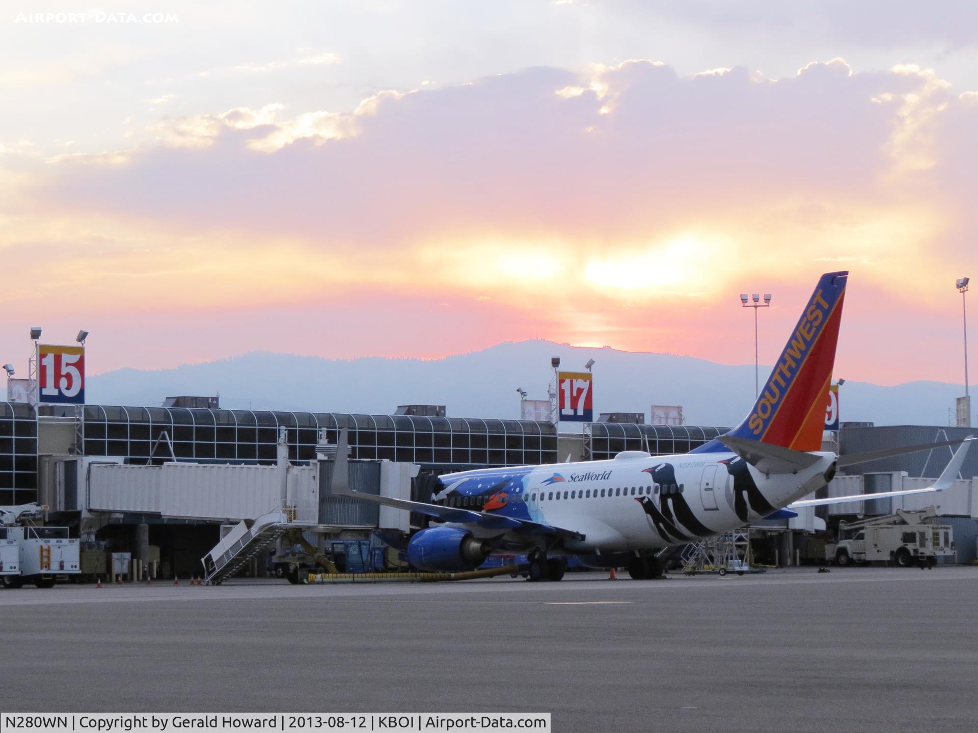 N280WN, 2007 Boeing 737-7H4 C/N 32533, Early morning.