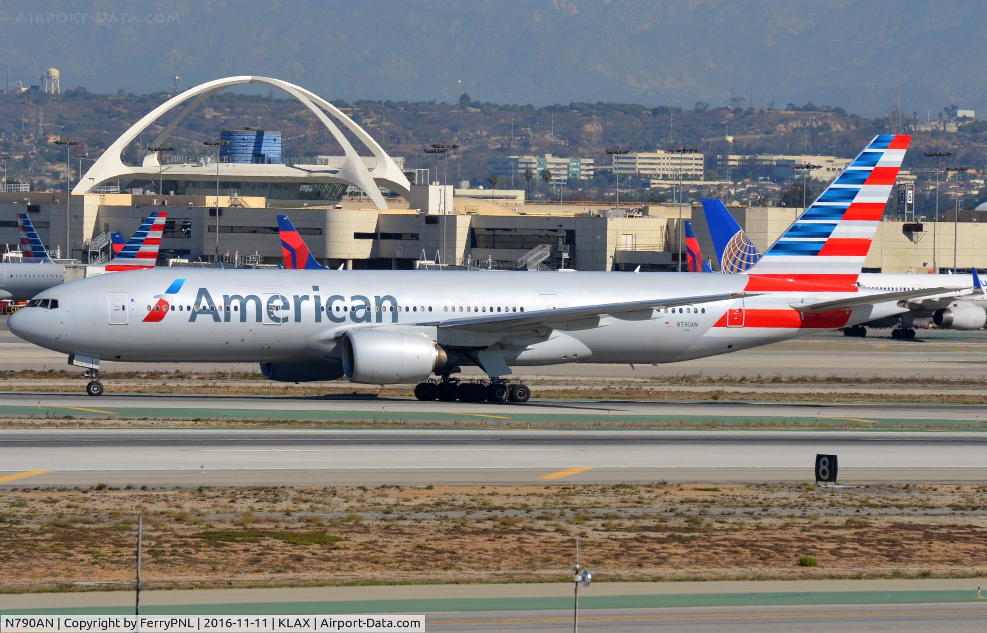 N790AN, 2000 Boeing 777-223 C/N 30251, Arrival of American B772