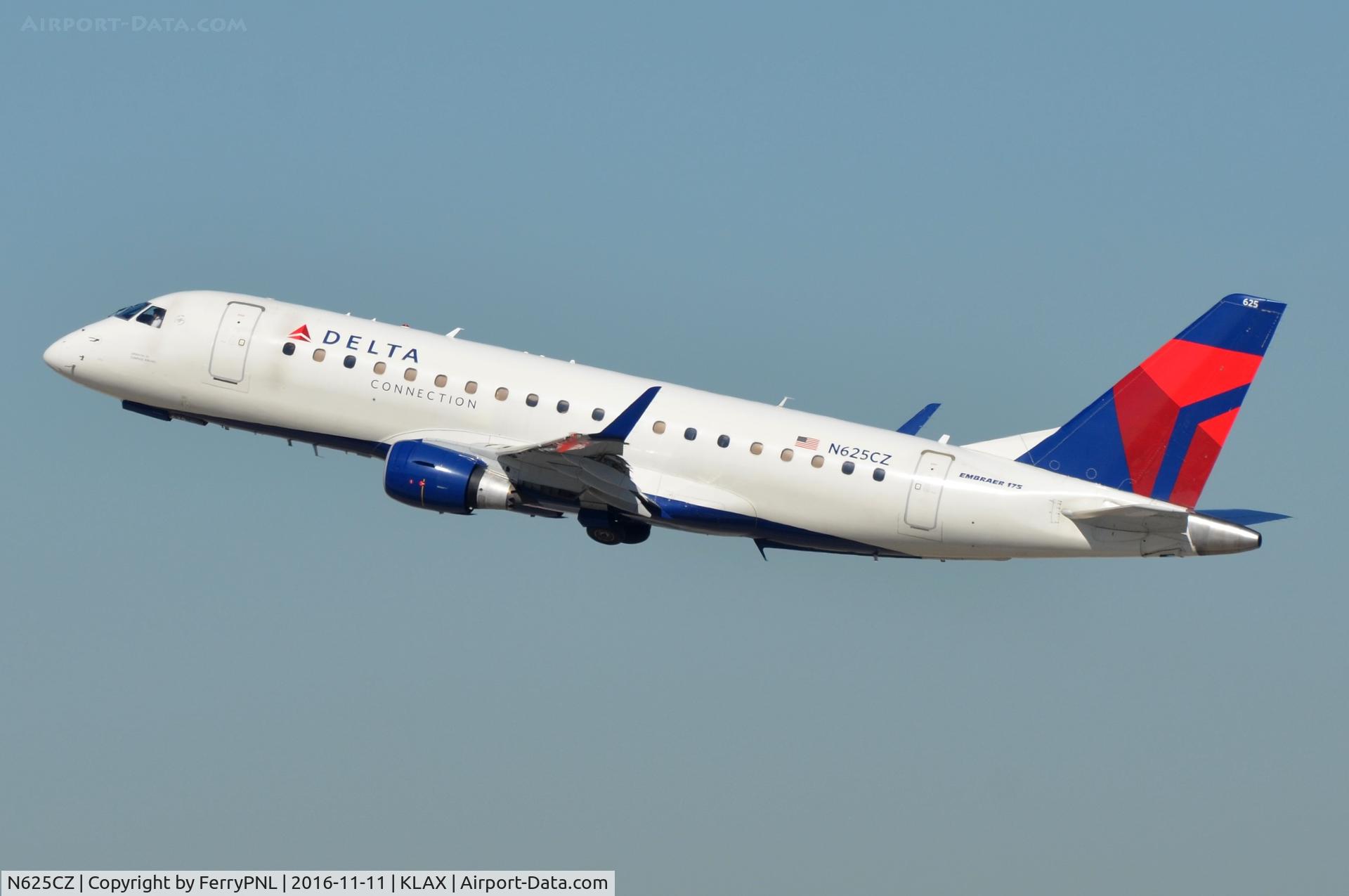N625CZ, 2008 Embraer 175LR (ERJ-170-200LR) C/N 17000225, Departure of Delta Connection ERJ175