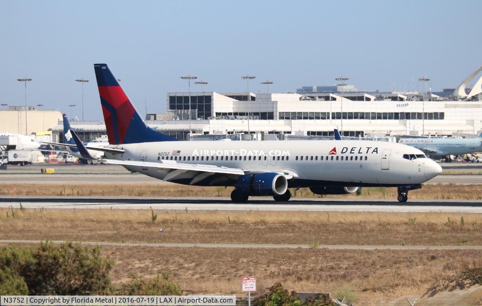 N3752, 2001 Boeing 737-832 C/N 30492, Delta