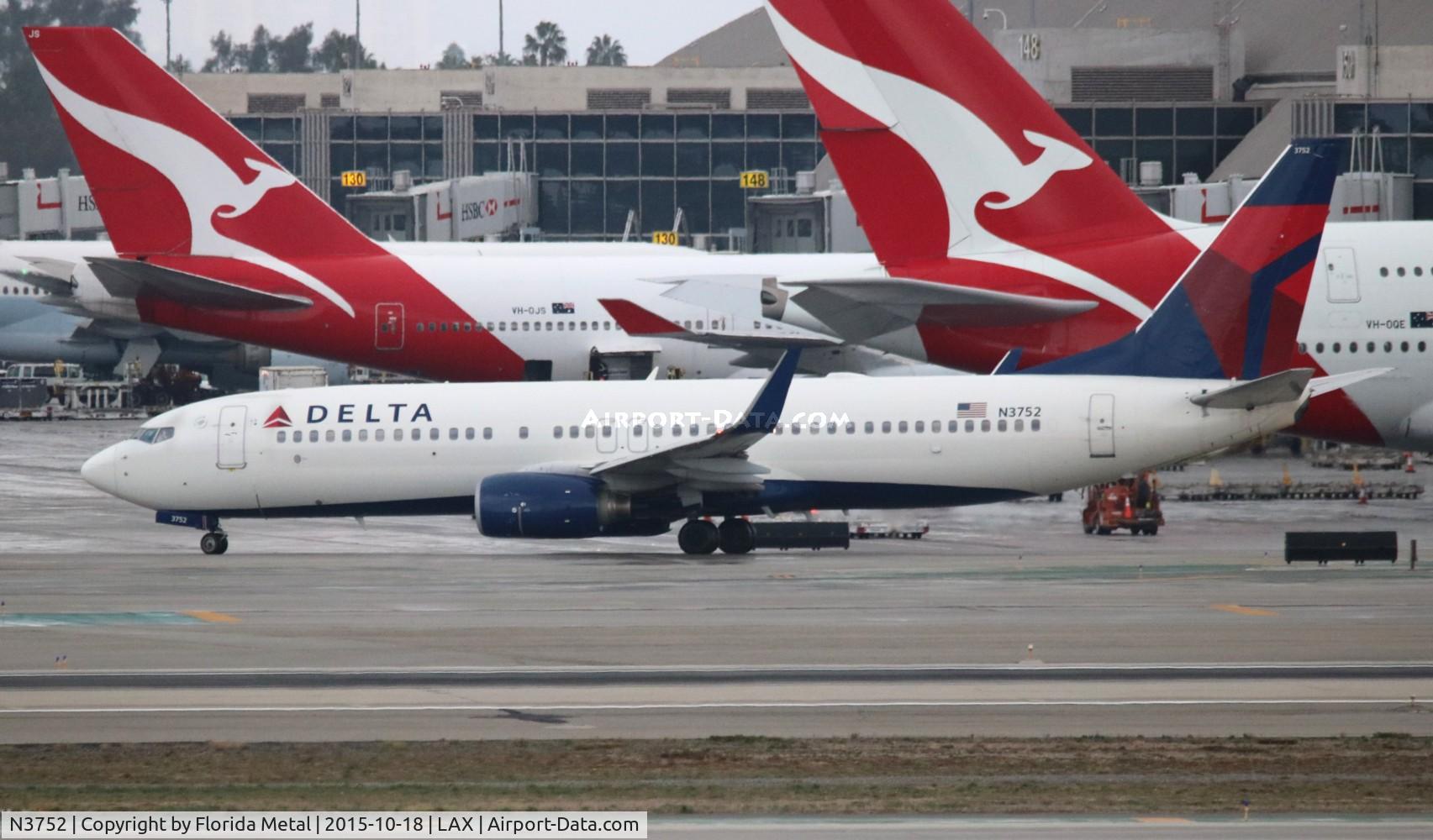 N3752, 2001 Boeing 737-832 C/N 30492, Delta