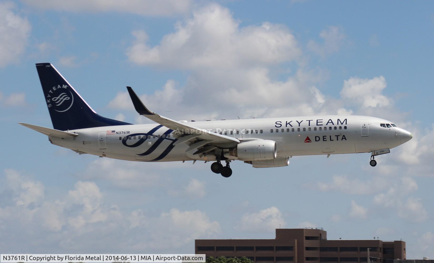 N3761R, 2001 Boeing 737-832 C/N 29628, Delta Skyteam