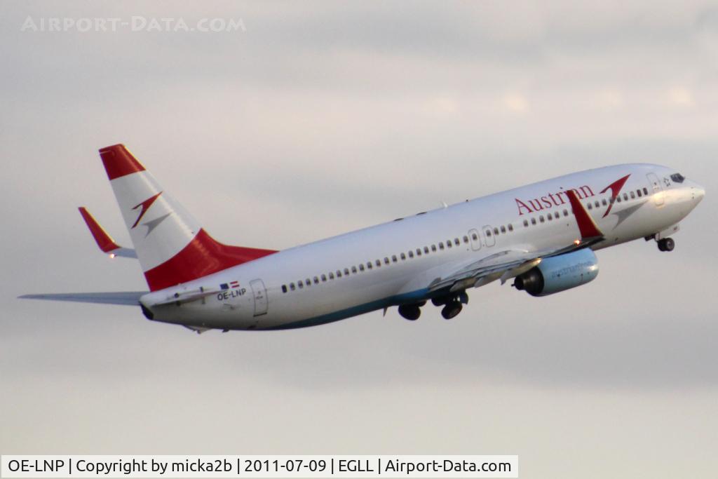 OE-LNP, 2002 Boeing 737-8Z9 C/N 30420, Take off