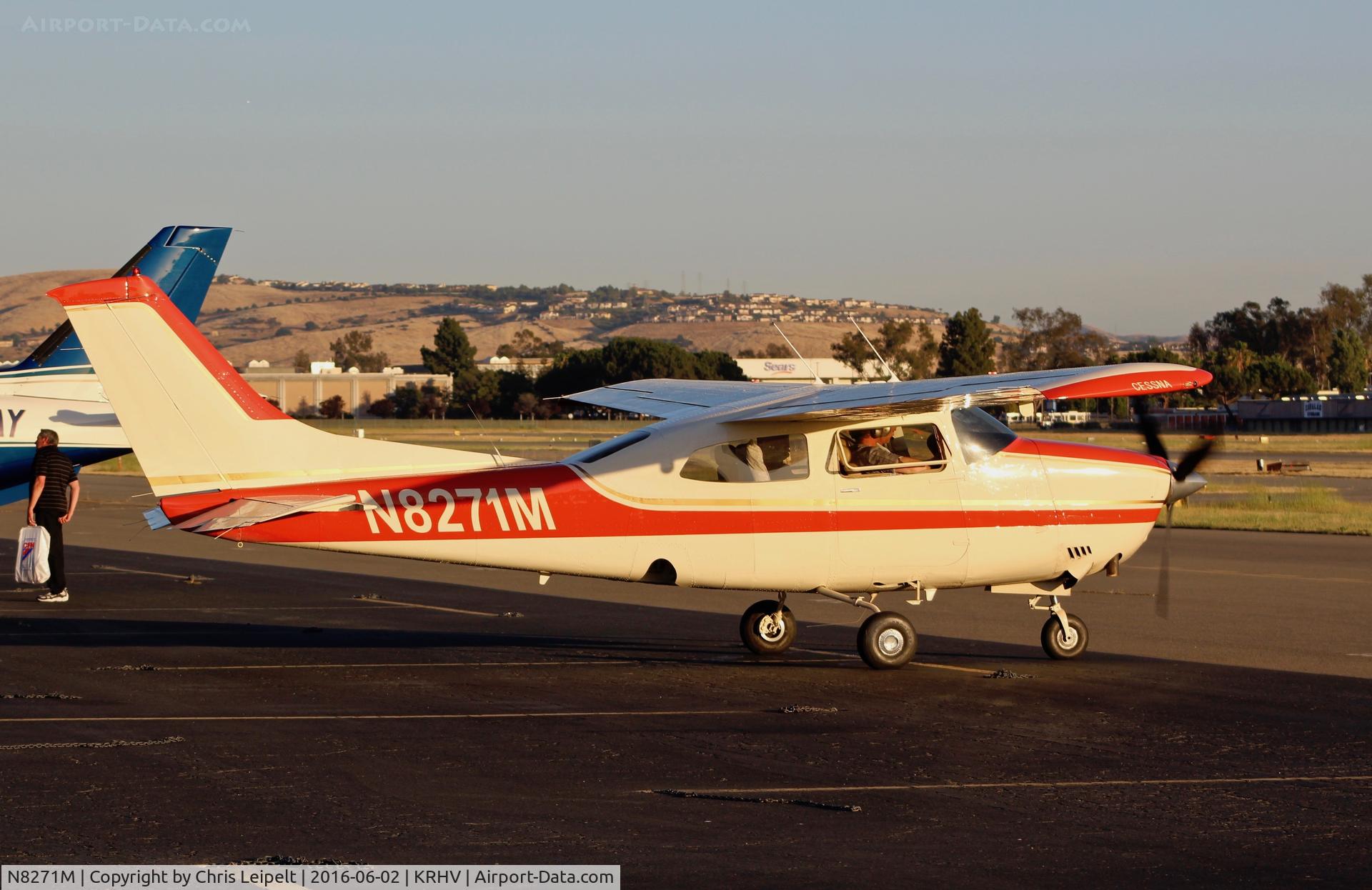 N8271M, Cessna T210M Turbo Centurion C/N 21062041, Locally-based Cessna T210 taxing to transient at Reid Hillview Airport, San Jose, CA.