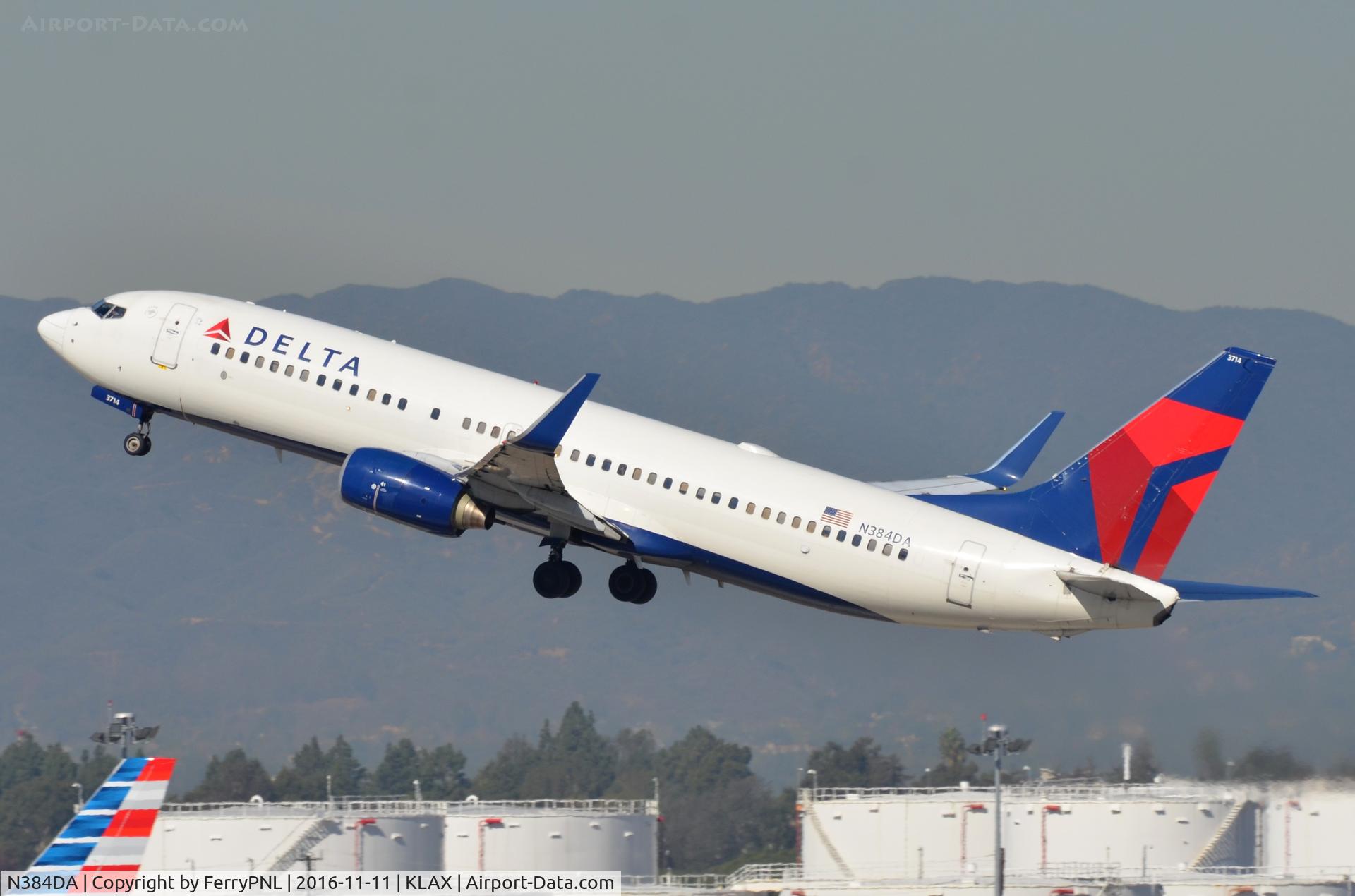 N384DA, 1999 Boeing 737-832 C/N 30347, Delta B738 departing