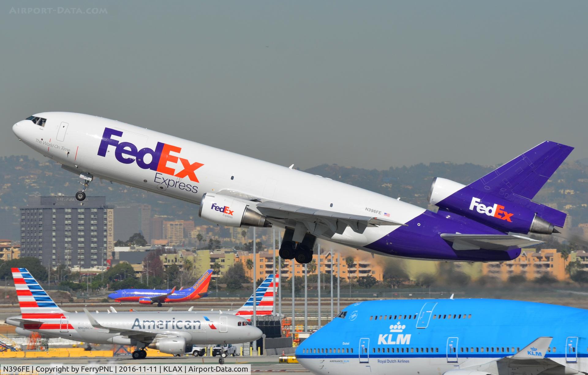 N396FE, 1975 McDonnell Douglas MD-10-10F C/N 46630, Fedex MD10 lifting-off from LAX