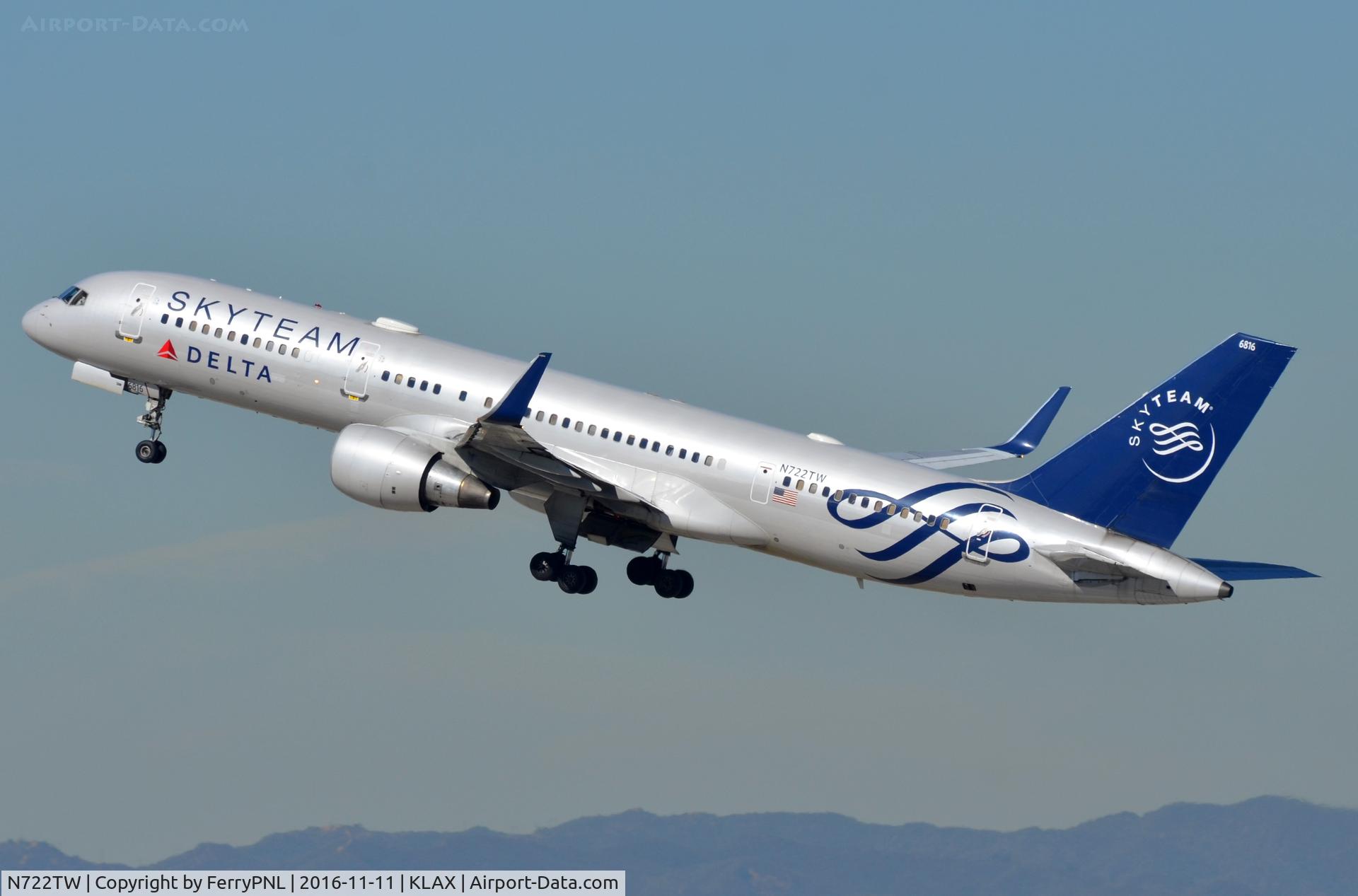 N722TW, 1999 Boeing 757-231 C/N 29385, Skyteam (Delta) B752 climbing out.