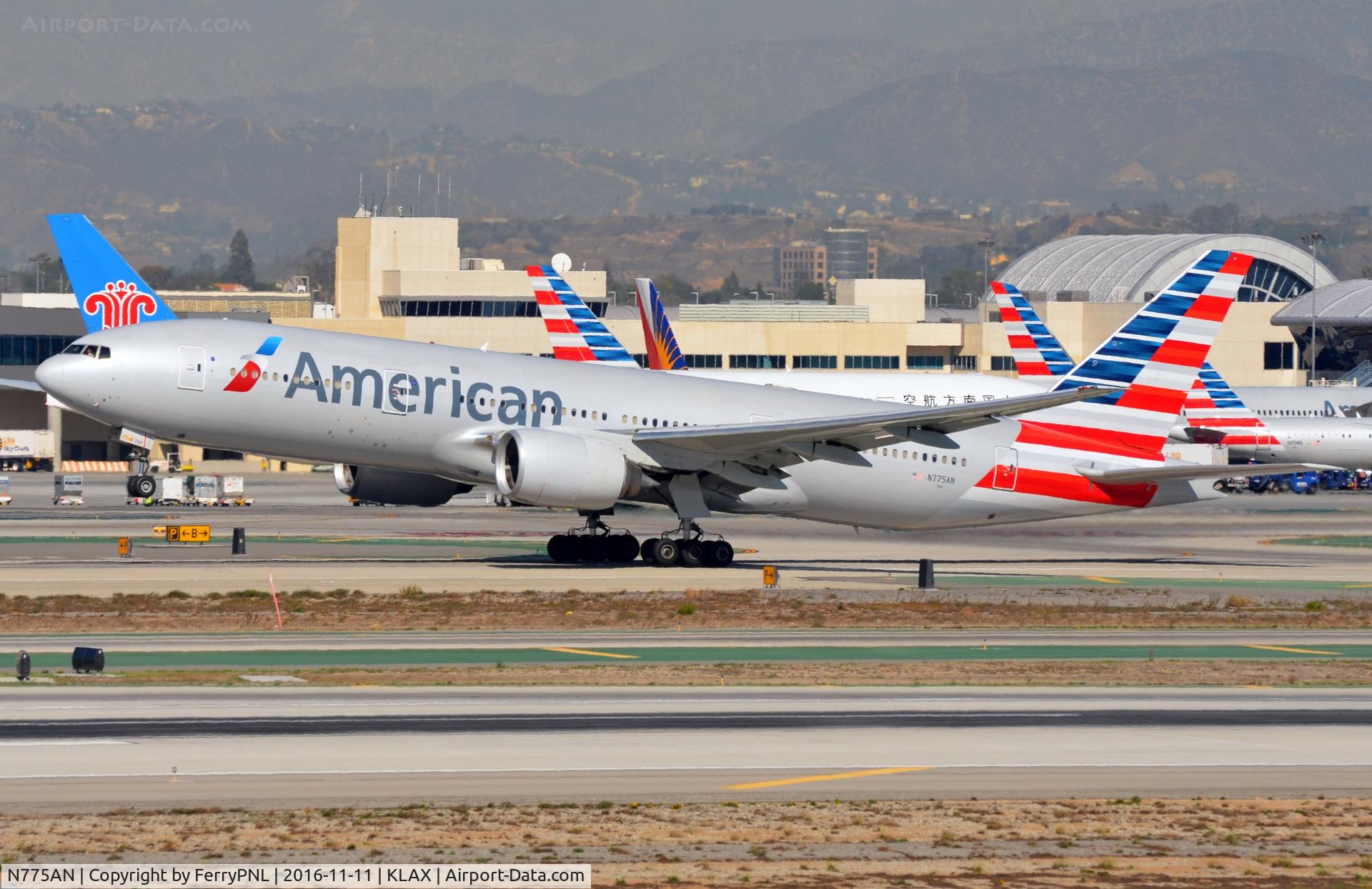 N775AN, 1999 Boeing 777-223 C/N 29584, American B772 rotating.