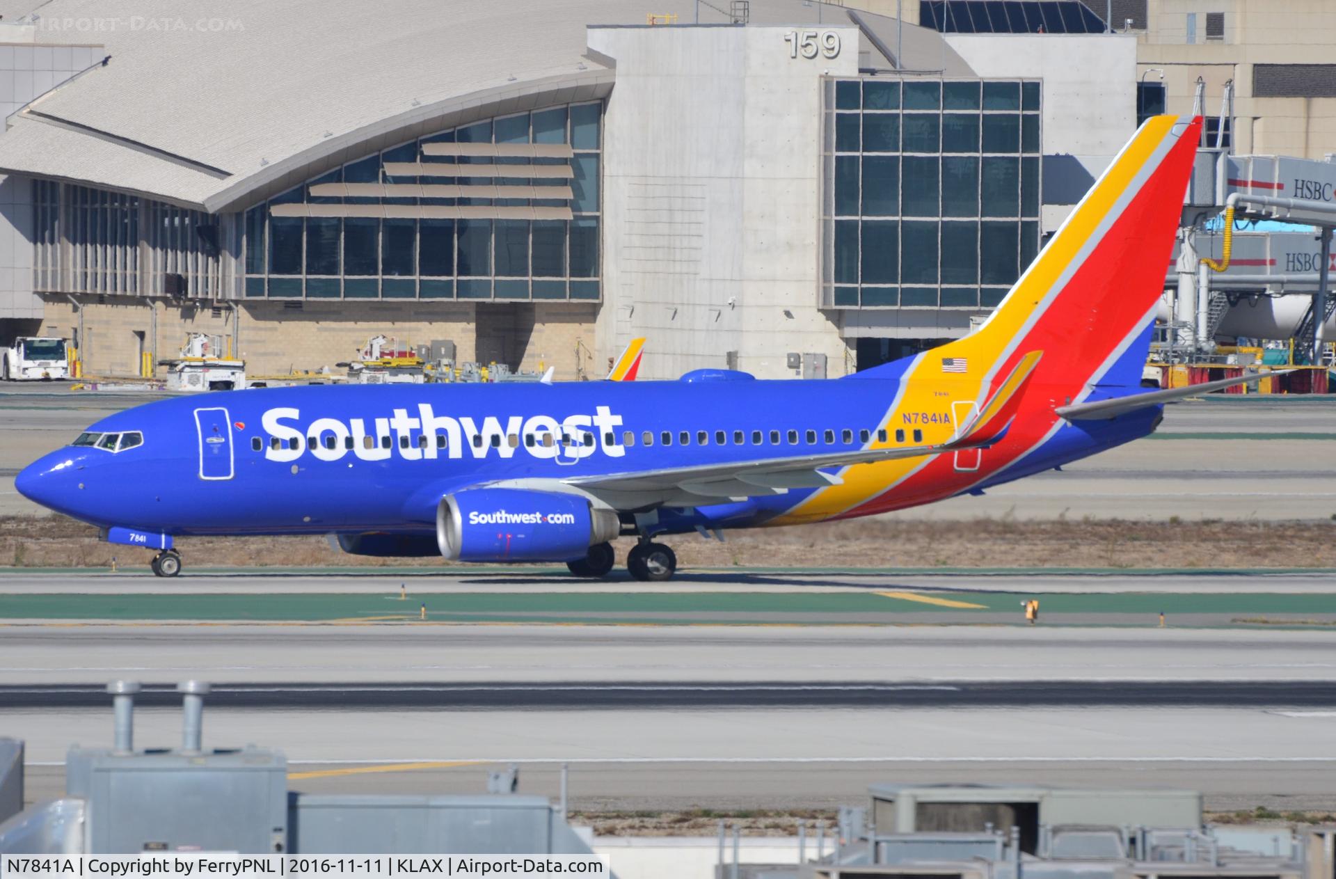 N7841A, 2001 Boeing 737-7L9 C/N 28015, Southwest B737
