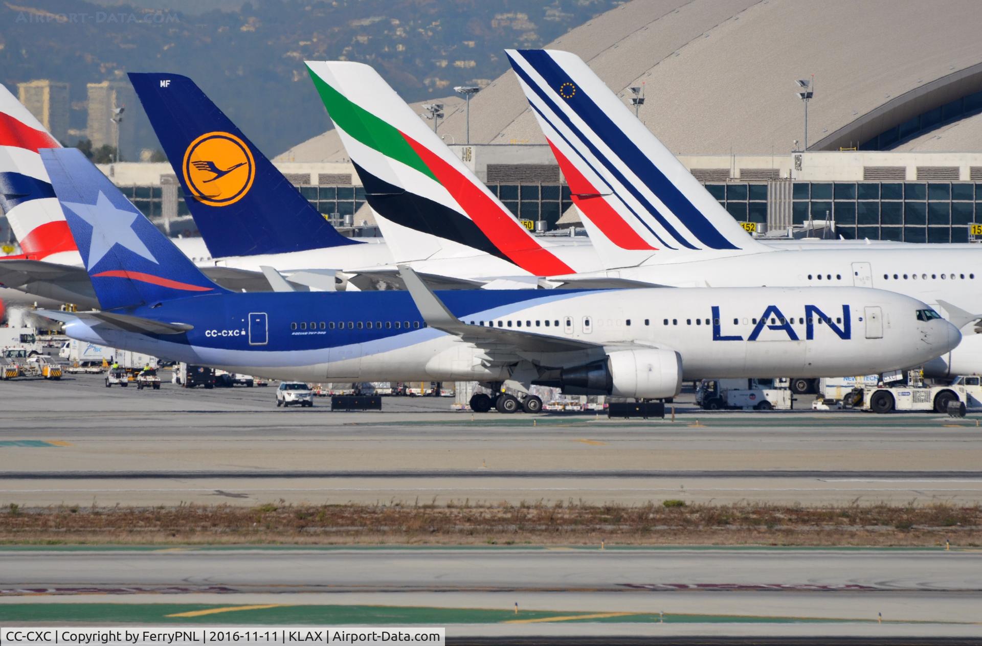 CC-CXC, Boeing 767-316/ER C/N 36710/962, LAN B763 under tow.