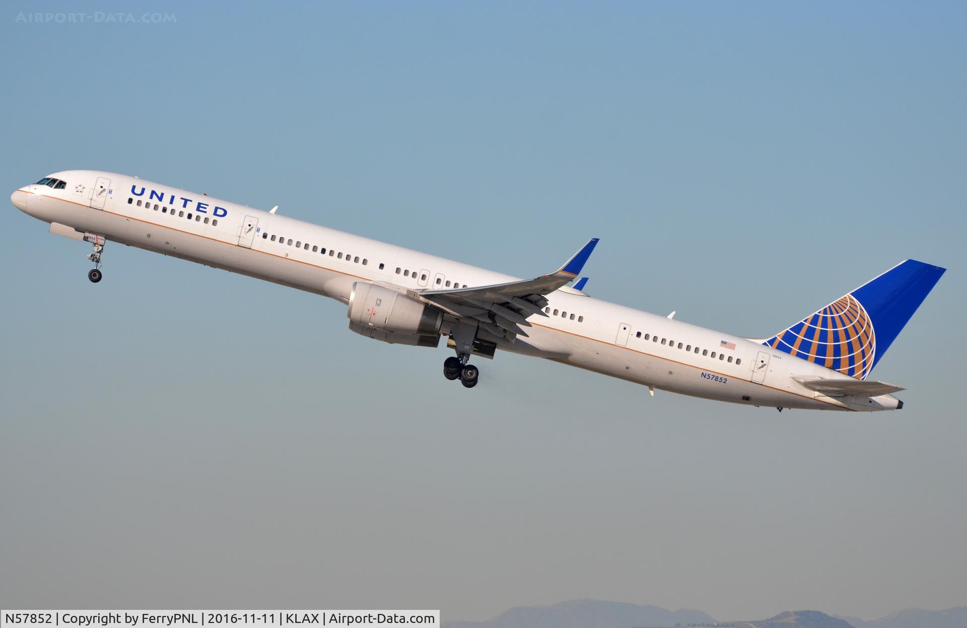 N57852, 2001 Boeing 757-324 C/N 32811, Departure of United B753