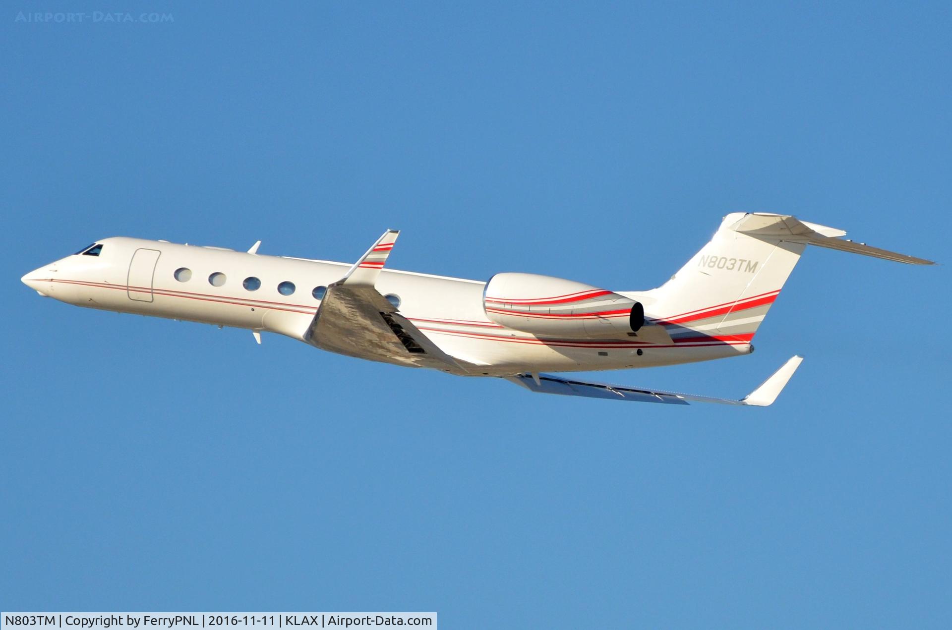N803TM, 2006 Gulfstream Aerospace GV-SP (G550) C/N 5226, TAI Leasing G550 lifting-off.