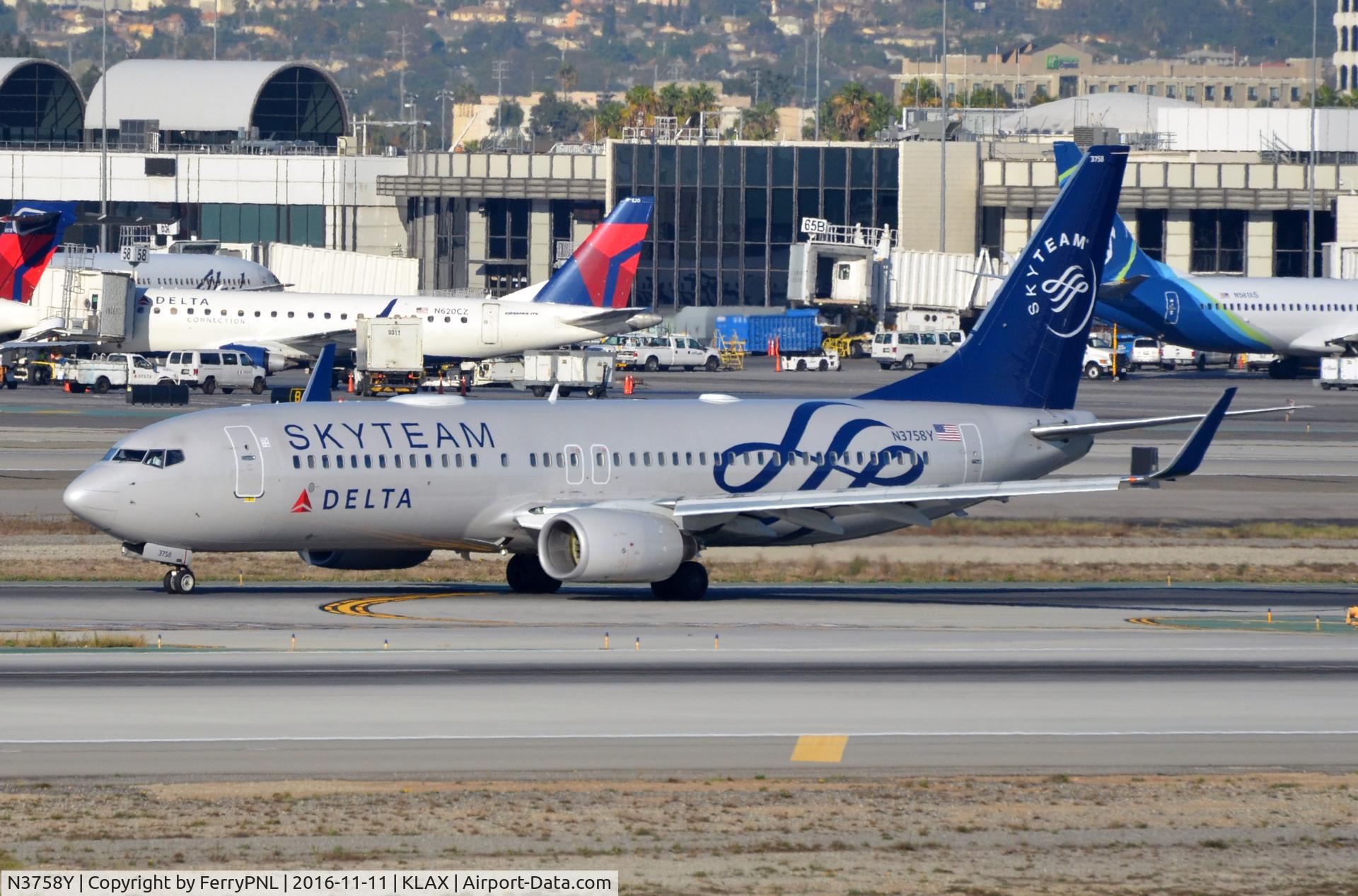 N3758Y, 2001 Boeing 737-832 C/N 30814, Delta B738 in Skyteam c/s