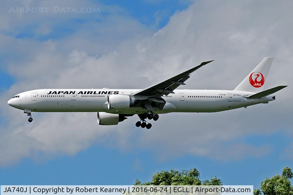 JA740J, 2008 Boeing 777-346 C/N 36127, Arriving 27R