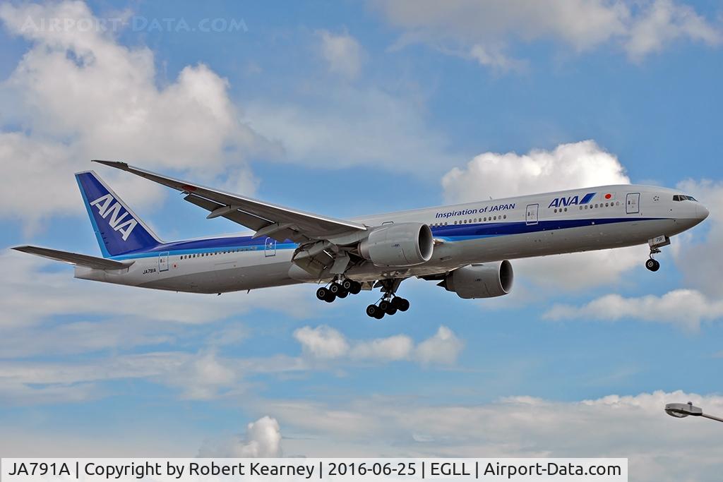 JA791A, 2015 Boeing 777-381/ER C/N 60137, Arriving 27R