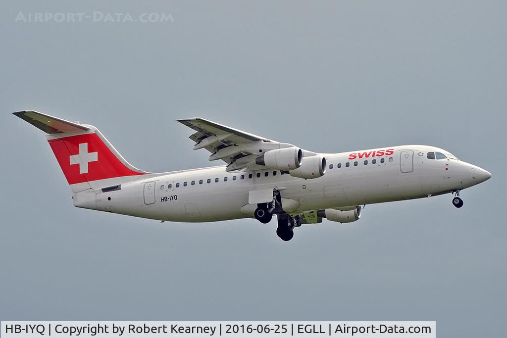HB-IYQ, 2001 British Aerospace Avro 146-RJ100 C/N E3384, Arriving 27R