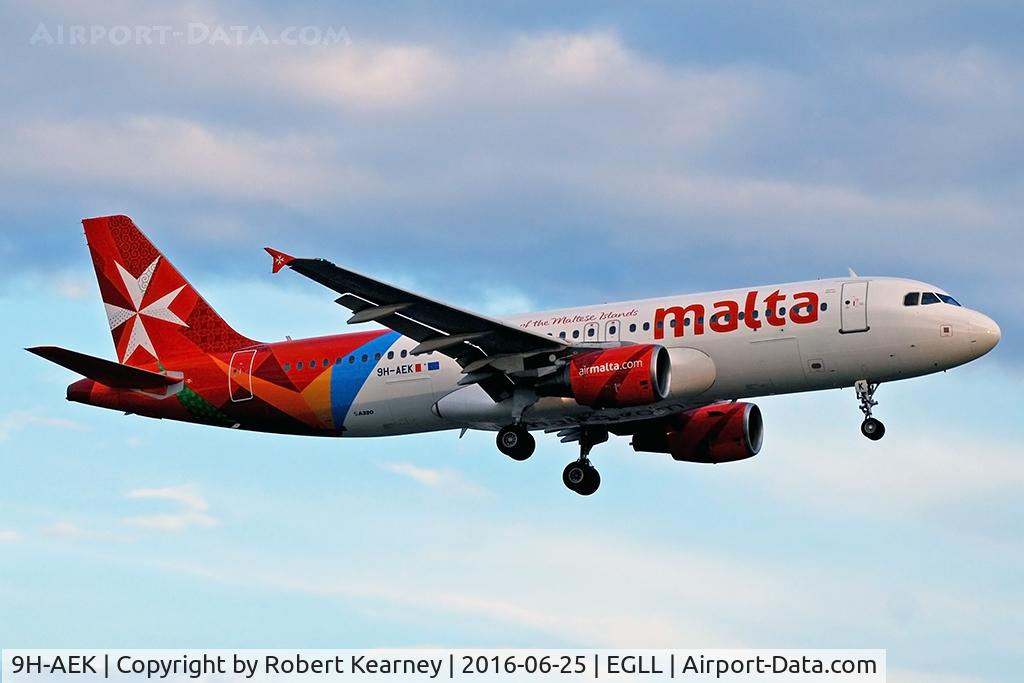 9H-AEK, 2004 Airbus A320-211 C/N 2291, Arriving 27R