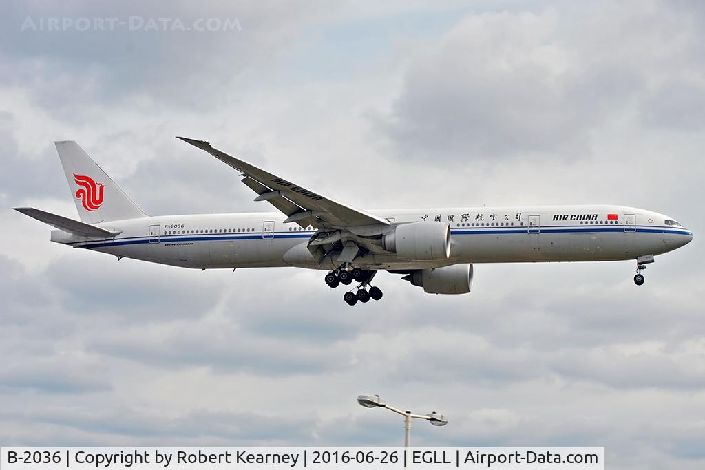 B-2036, 2012 Boeing 777-39L/ER C/N 38676, Arriving 27R