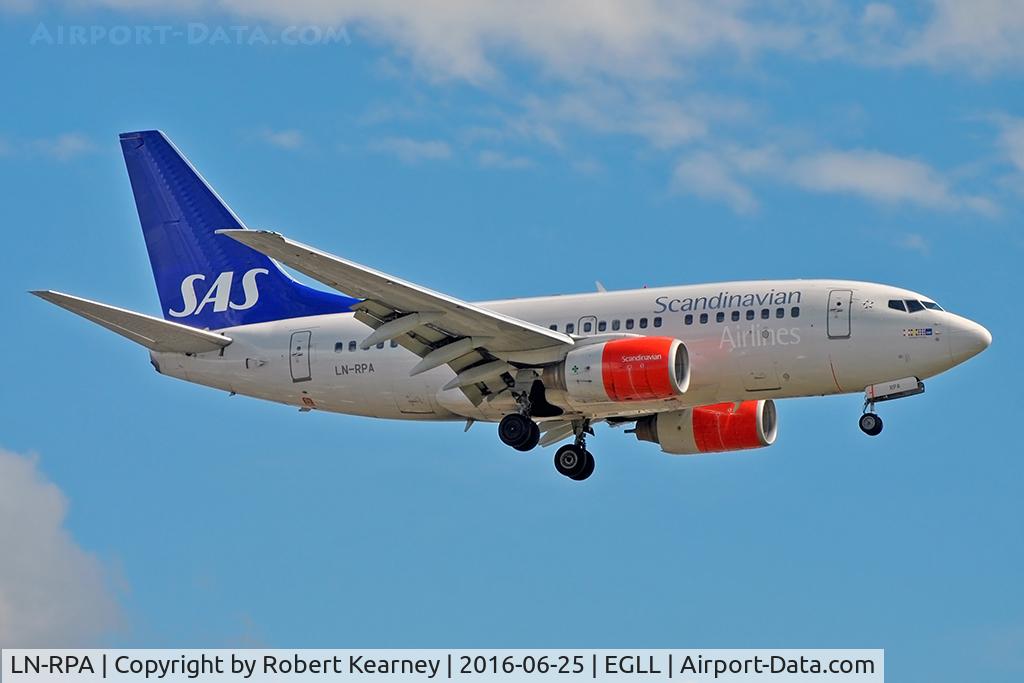 LN-RPA, 1998 Boeing 737-683 C/N 28290, Arriving 27R