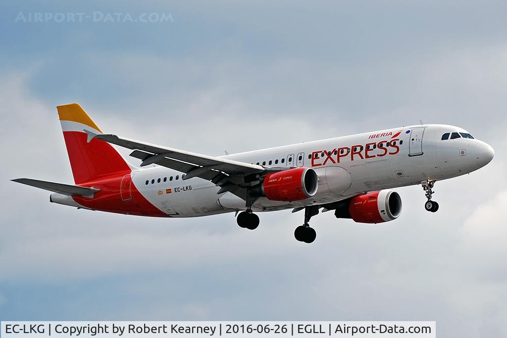 EC-LKG, 1999 Airbus A320-214 C/N 1047, Arriving 27R