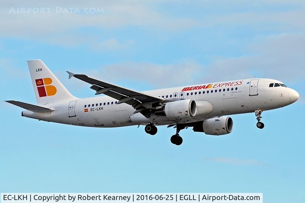 EC-LKH, 1999 Airbus A320-214 C/N 1101, Arriving 27R