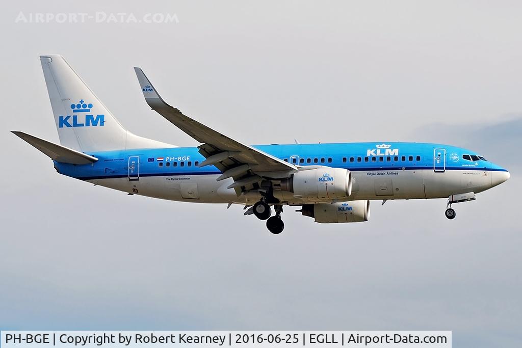 PH-BGE, 2008 Boeing 737-7K2 C/N 30371, Arriving 27R