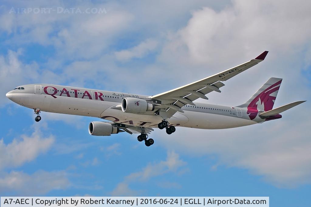 A7-AEC, 2005 Airbus A330-302 C/N 659, Arriving 27R