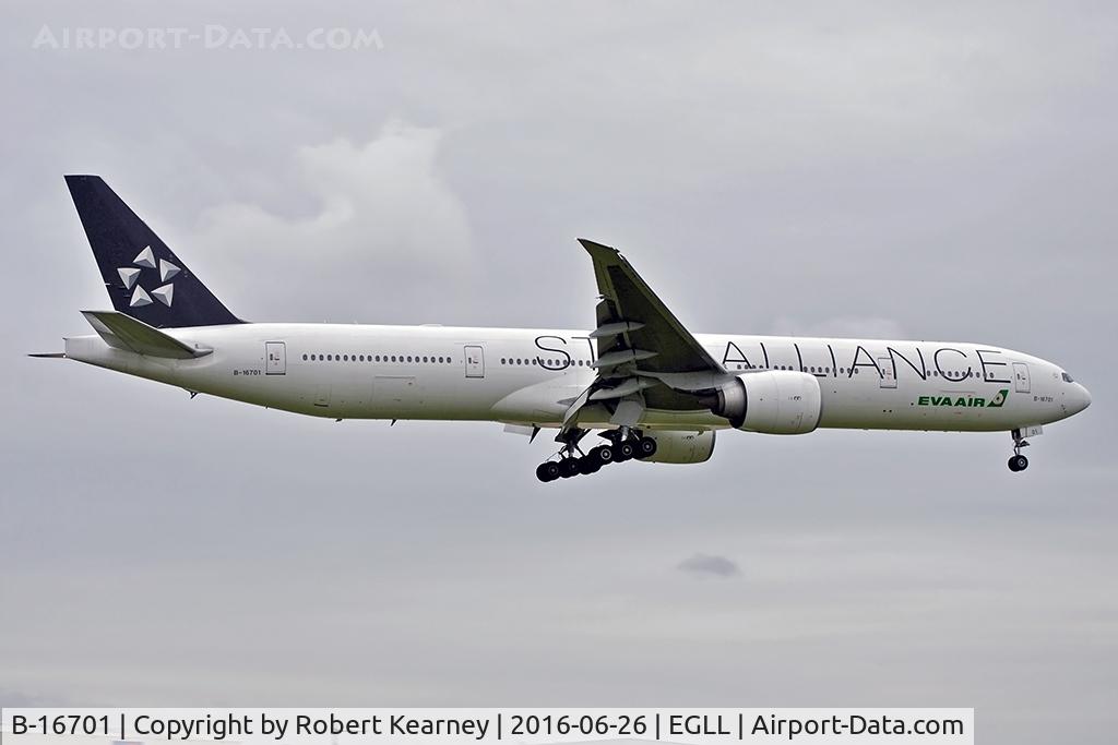 B-16701, 2005 Boeing 777-35E/ER C/N 32639, Arriving 27R