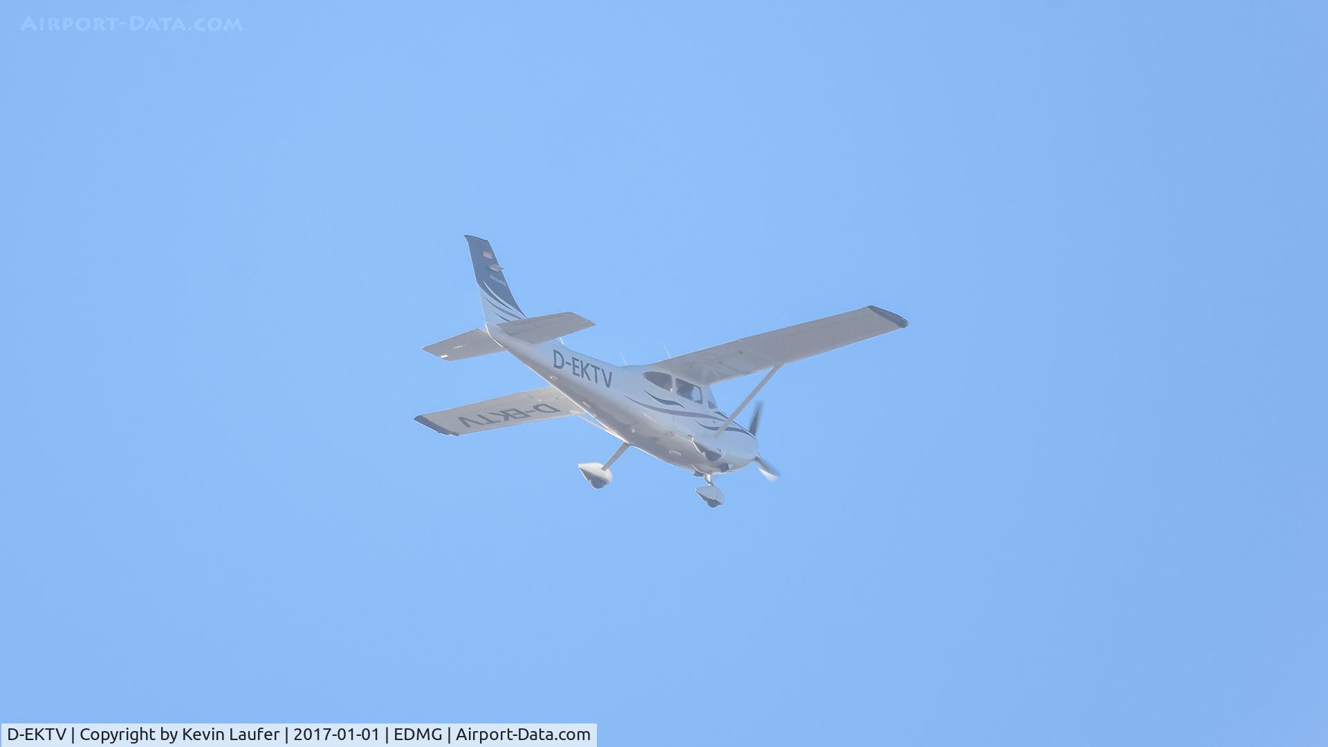D-EKTV, 2007 Cessna 182T Skylane C/N 182-82107, Im Landeanflug auf den Flugplatz Günzburg-Donauried EDMG 
Günzburg - Bayern - Germany